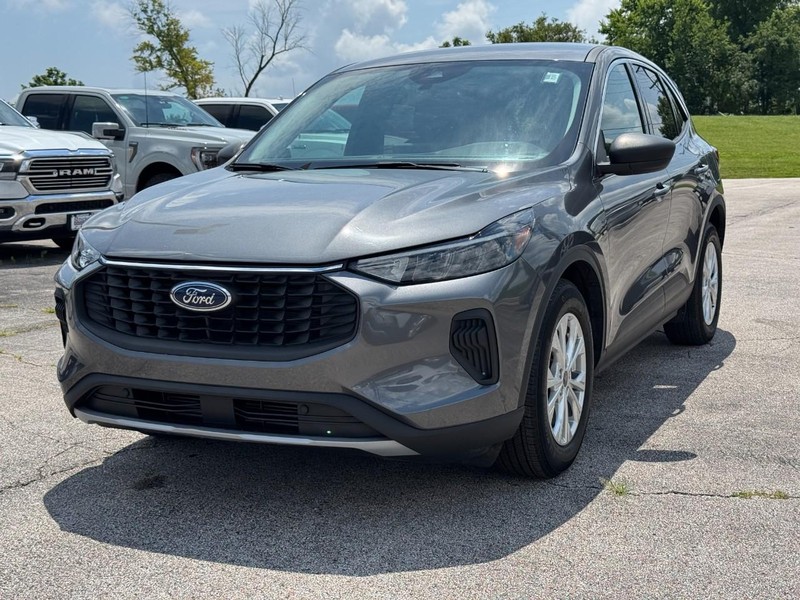 Ford Escape Vehicle Full-screen Gallery Image 08