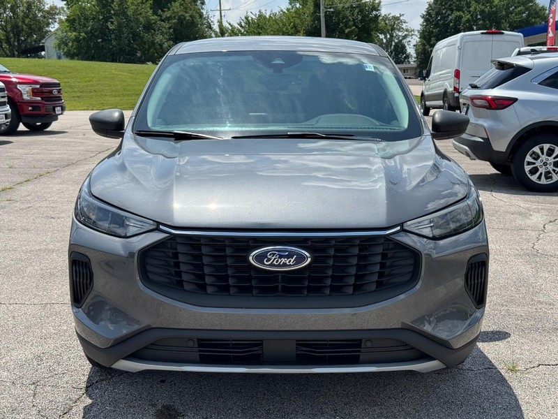 Ford Escape Vehicle Full-screen Gallery Image 09