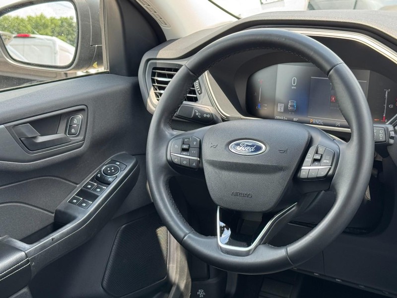 Ford Escape Vehicle Full-screen Gallery Image 12