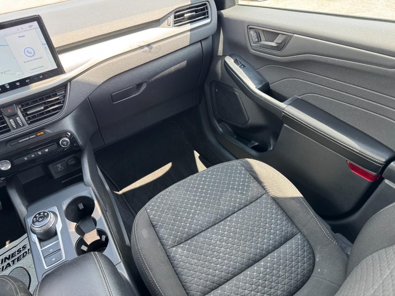 Ford Escape Vehicle Full-screen Gallery Image 15