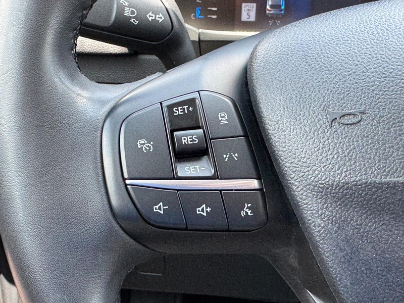 Ford Escape Vehicle Full-screen Gallery Image 16