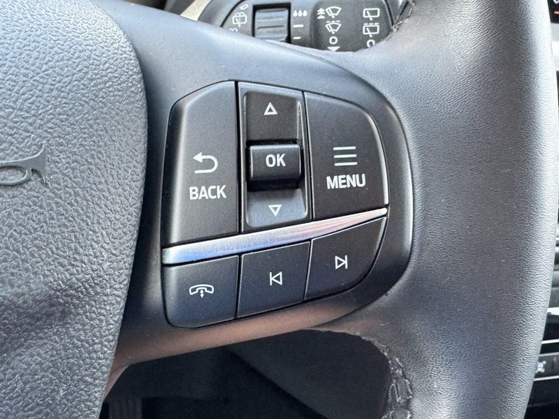 Ford Escape Vehicle Full-screen Gallery Image 17