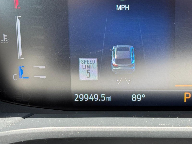 Ford Escape Vehicle Full-screen Gallery Image 18