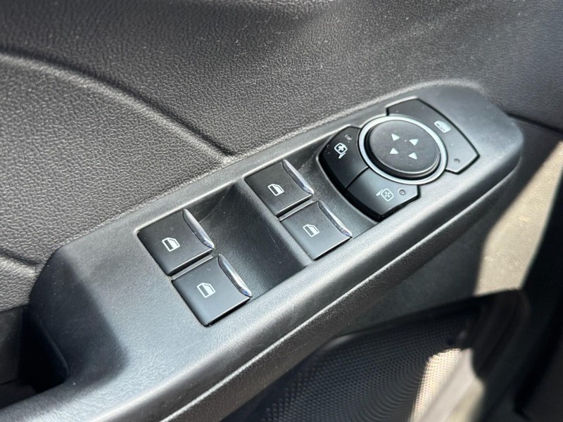 Ford Escape Vehicle Full-screen Gallery Image 22