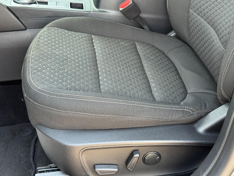 Ford Escape Vehicle Full-screen Gallery Image 23