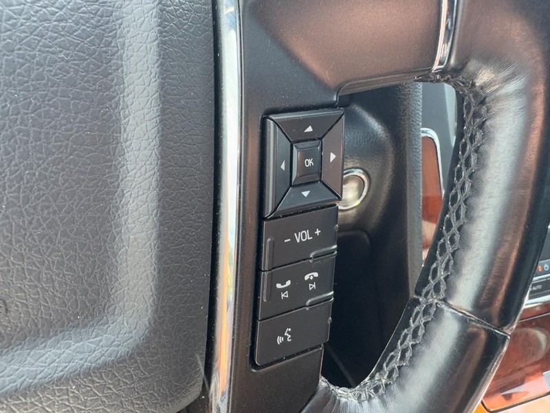 Lincoln Navigator Vehicle Full-screen Gallery Image 18
