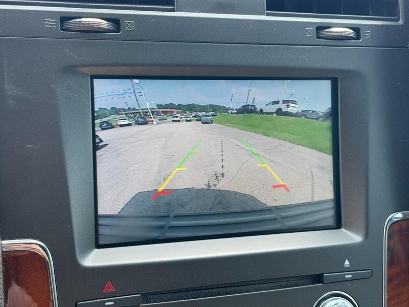 Lincoln Navigator Vehicle Full-screen Gallery Image 21