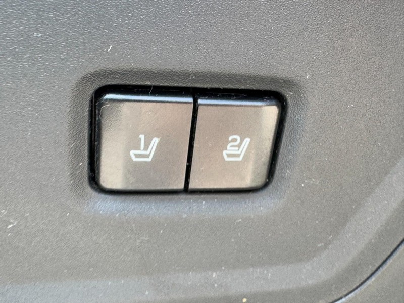 Lincoln Navigator Vehicle Full-screen Gallery Image 25