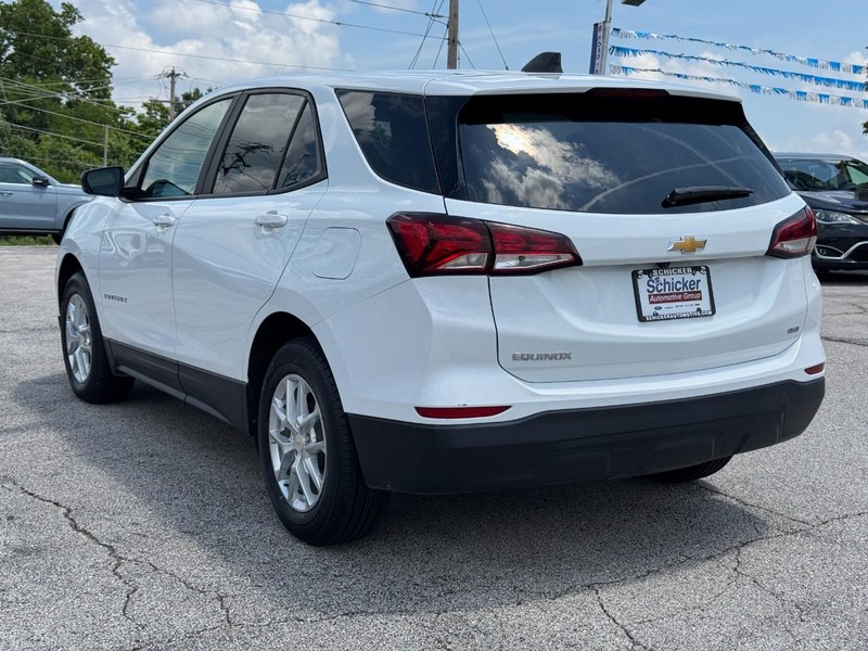 Chevrolet Equinox Vehicle Full-screen Gallery Image 06