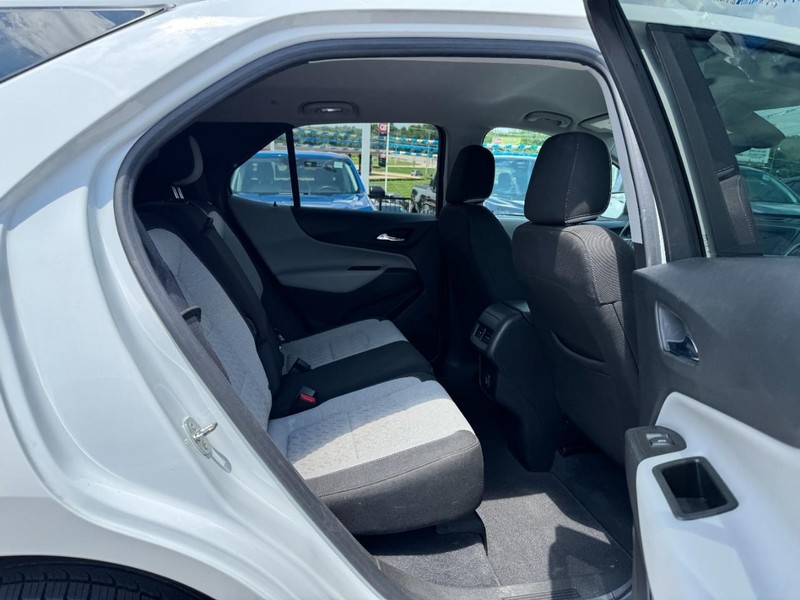 Chevrolet Equinox Vehicle Full-screen Gallery Image 10