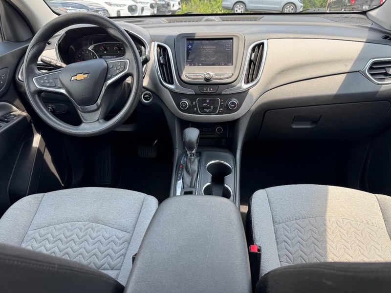 Chevrolet Equinox Vehicle Full-screen Gallery Image 11
