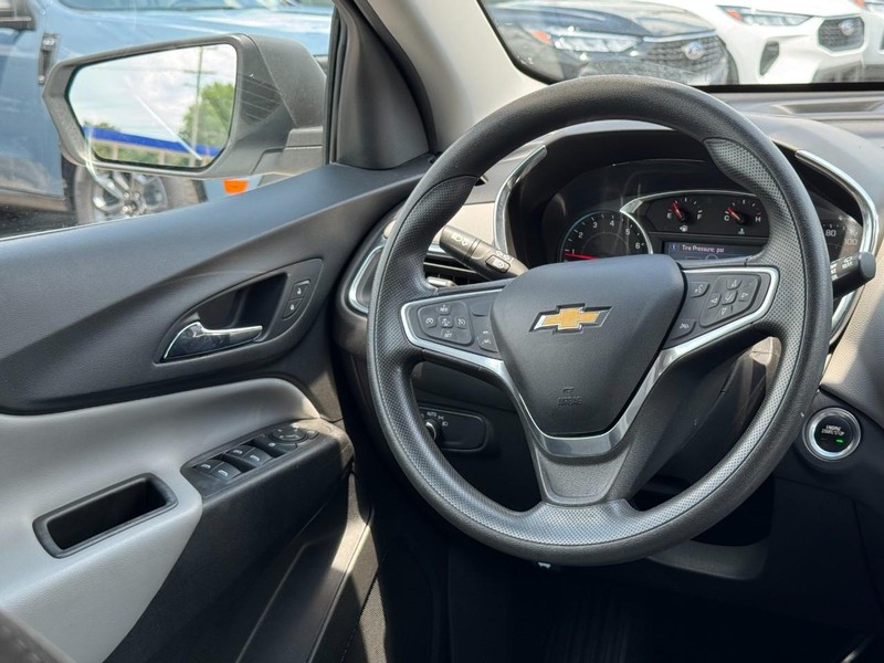 Chevrolet Equinox Vehicle Full-screen Gallery Image 12