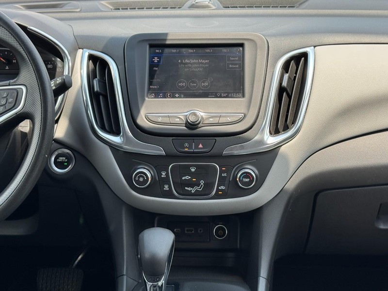 Chevrolet Equinox Vehicle Full-screen Gallery Image 13