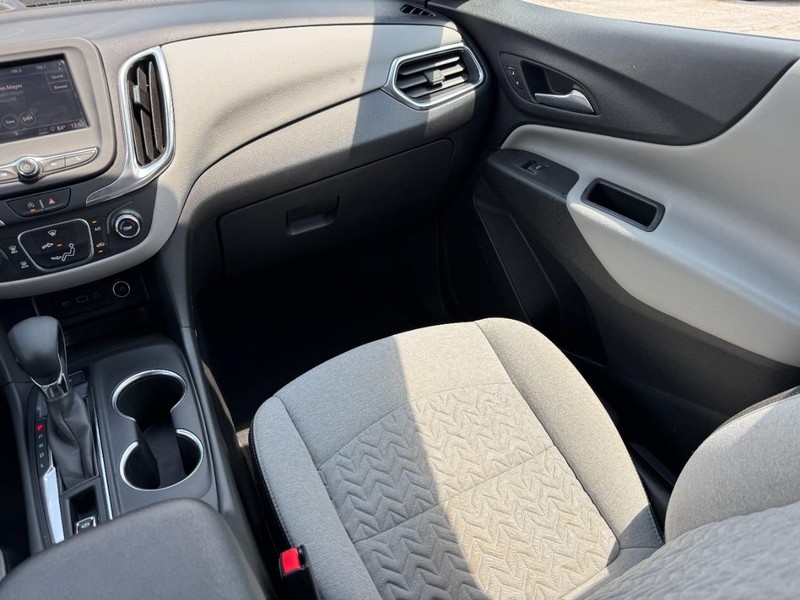 Chevrolet Equinox Vehicle Full-screen Gallery Image 15