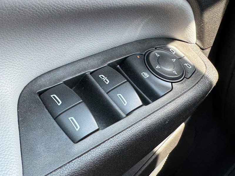 Chevrolet Equinox Vehicle Full-screen Gallery Image 21