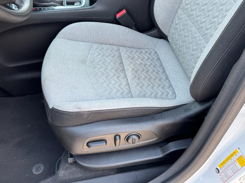 Chevrolet Equinox Vehicle Full-screen Gallery Image 22