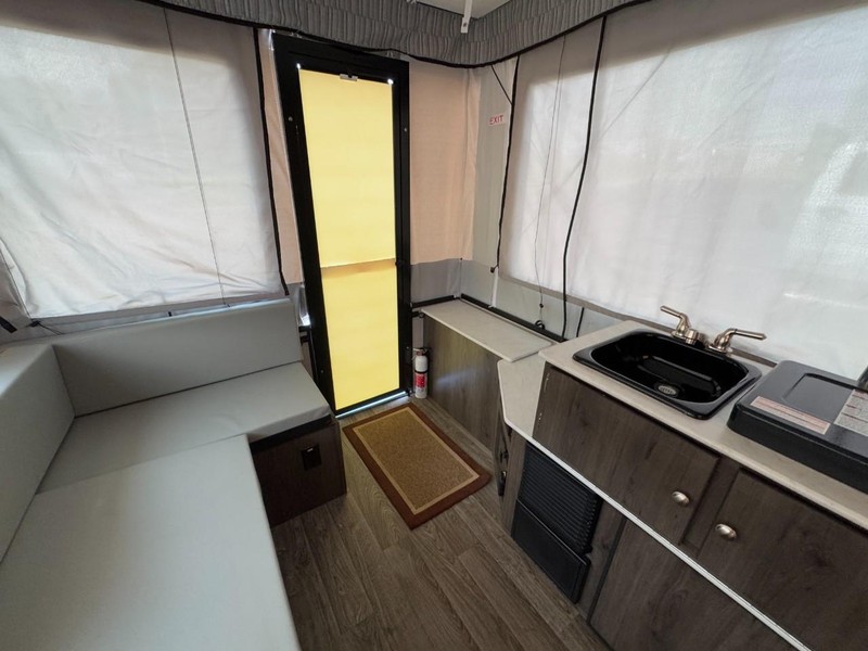 Coachman CLIPPER Vehicle Full-screen Gallery Image 33