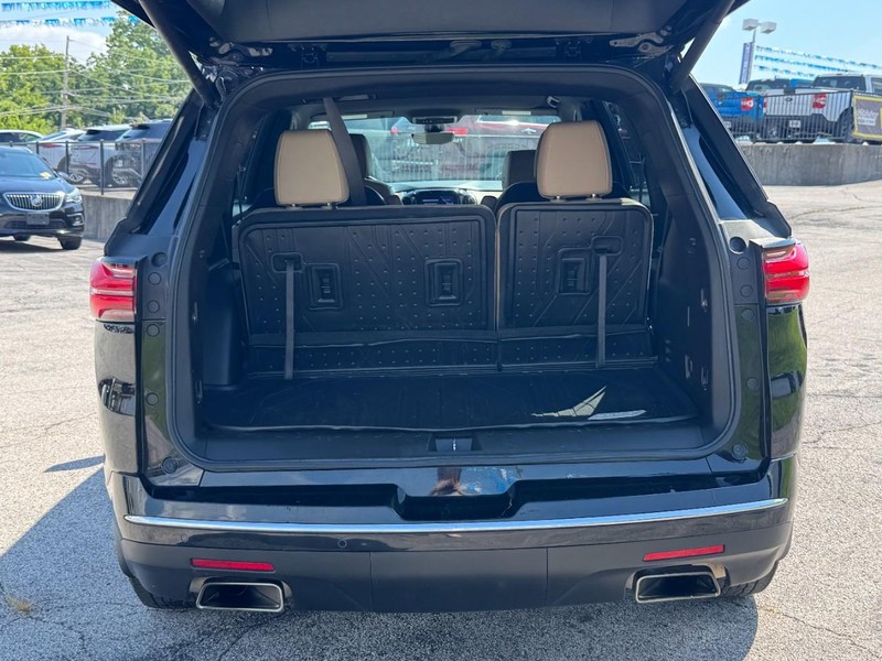 Chevrolet Traverse Vehicle Full-screen Gallery Image 05