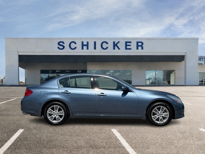 INFINITI G37 Sedan Vehicle Full-screen Gallery Image 02