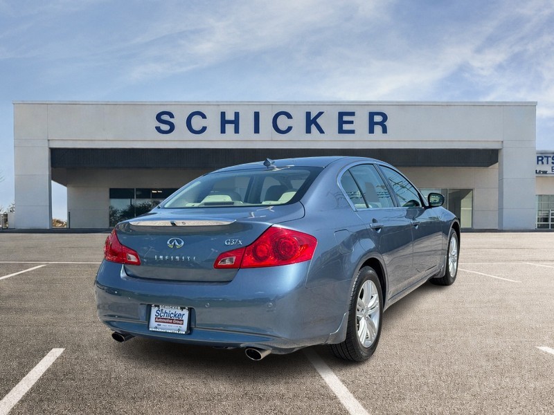 INFINITI G37 Sedan Vehicle Full-screen Gallery Image 03