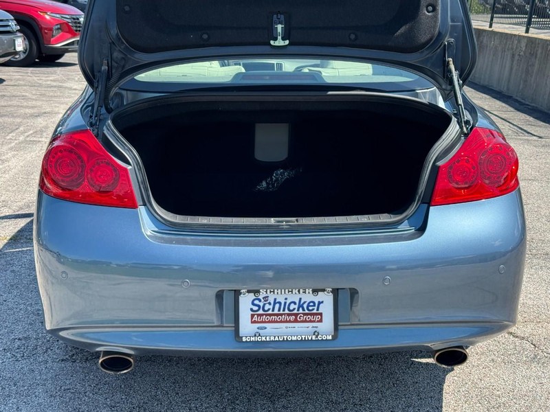 INFINITI G37 Sedan Vehicle Full-screen Gallery Image 05