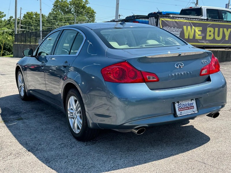 INFINITI G37 Sedan Vehicle Full-screen Gallery Image 06