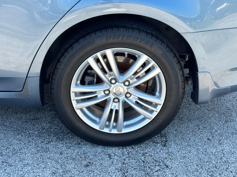 INFINITI G37 Sedan Vehicle Full-screen Gallery Image 07