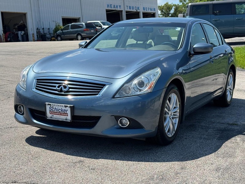 INFINITI G37 Sedan Vehicle Full-screen Gallery Image 08