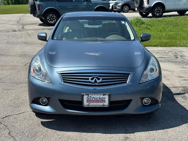 INFINITI G37 Sedan Vehicle Full-screen Gallery Image 09