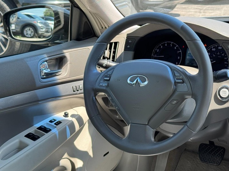 INFINITI G37 Sedan Vehicle Full-screen Gallery Image 13