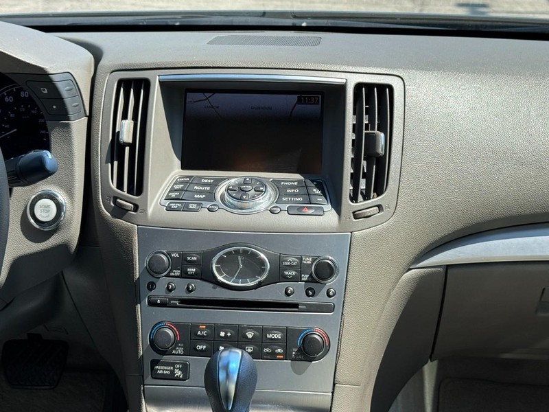 INFINITI G37 Sedan Vehicle Full-screen Gallery Image 14