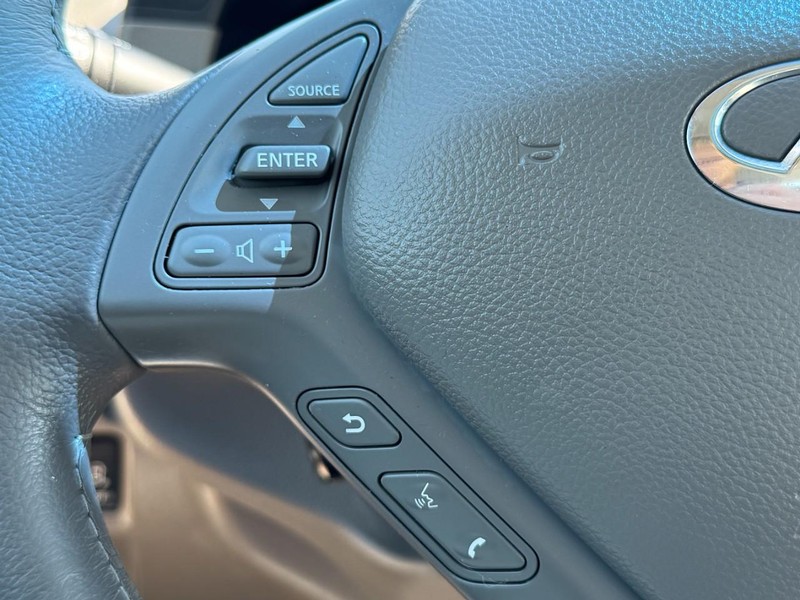 INFINITI G37 Sedan Vehicle Full-screen Gallery Image 18