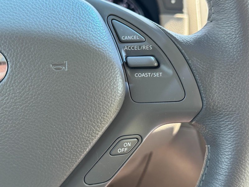 INFINITI G37 Sedan Vehicle Full-screen Gallery Image 19