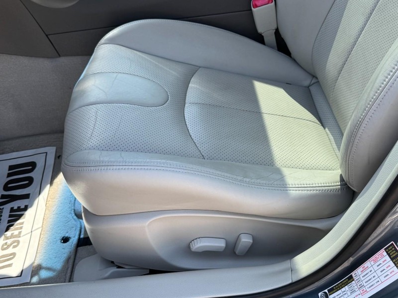 INFINITI G37 Sedan Vehicle Full-screen Gallery Image 25