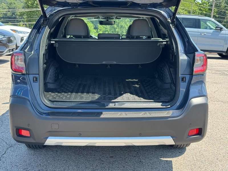 Subaru Outback Vehicle Full-screen Gallery Image 05
