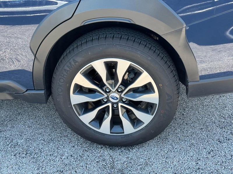 Subaru Outback Vehicle Full-screen Gallery Image 07