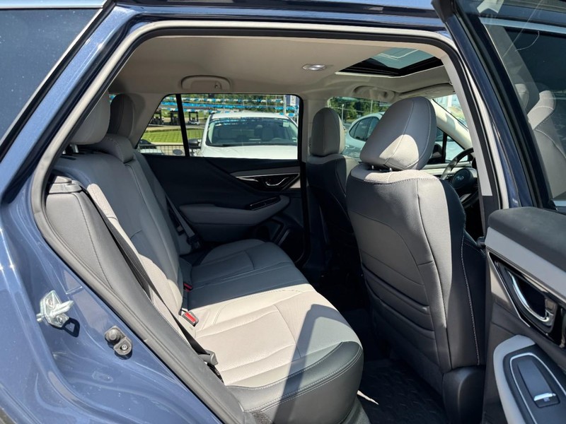 Subaru Outback Vehicle Full-screen Gallery Image 10