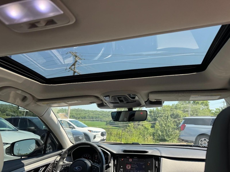 Subaru Outback Vehicle Full-screen Gallery Image 11