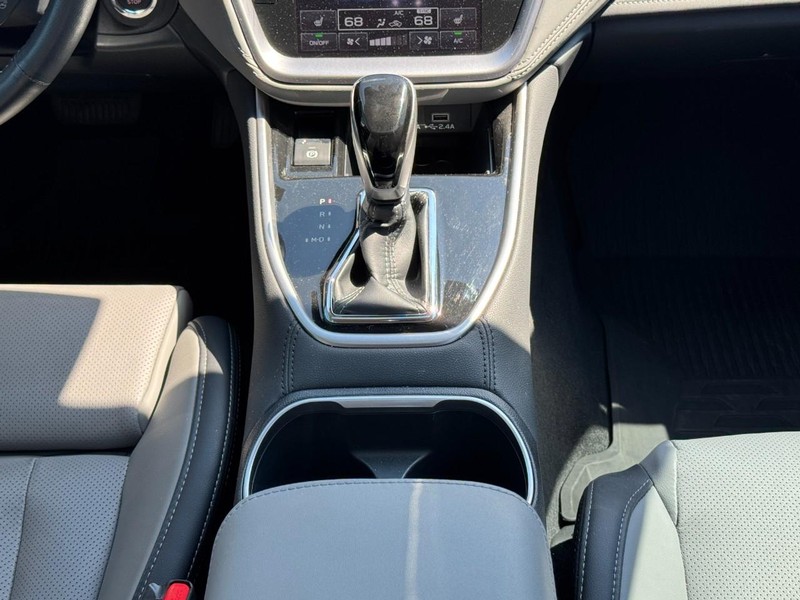 Subaru Outback Vehicle Full-screen Gallery Image 15