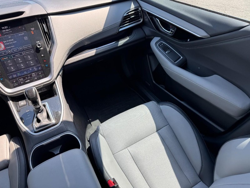 Subaru Outback Vehicle Full-screen Gallery Image 16