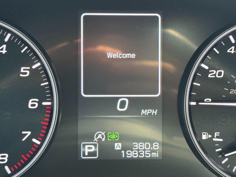 Subaru Outback Vehicle Full-screen Gallery Image 20
