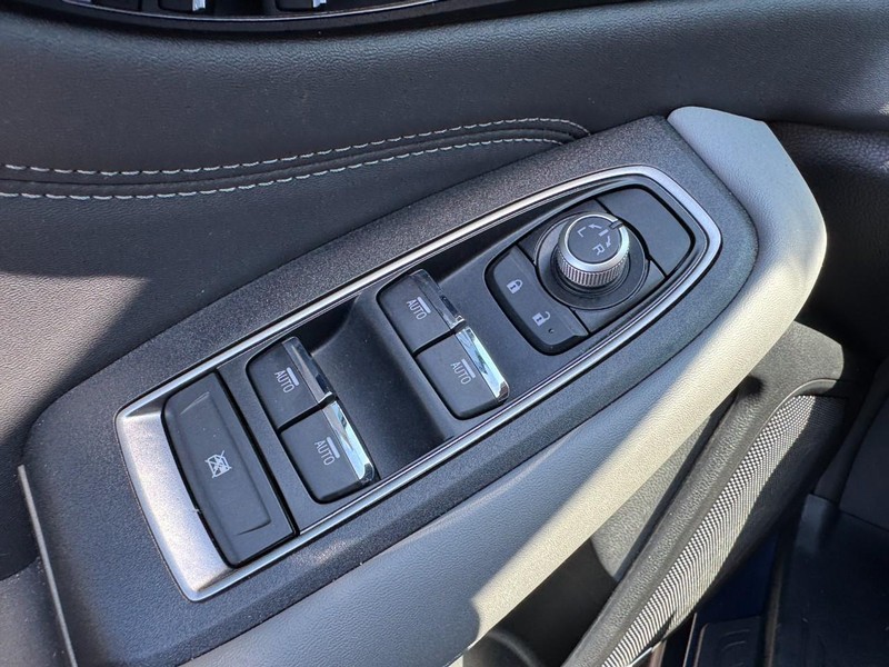 Subaru Outback Vehicle Full-screen Gallery Image 24