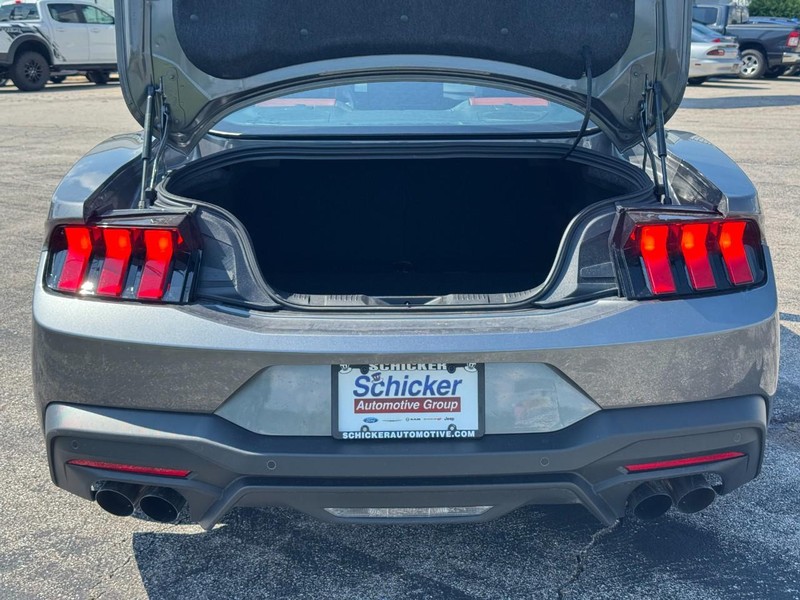 Ford Mustang Vehicle Full-screen Gallery Image 05