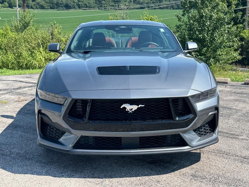 Ford Mustang Vehicle Full-screen Gallery Image 09