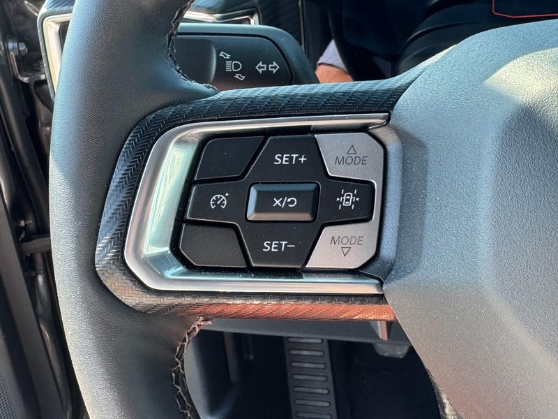 Ford Mustang Vehicle Full-screen Gallery Image 17