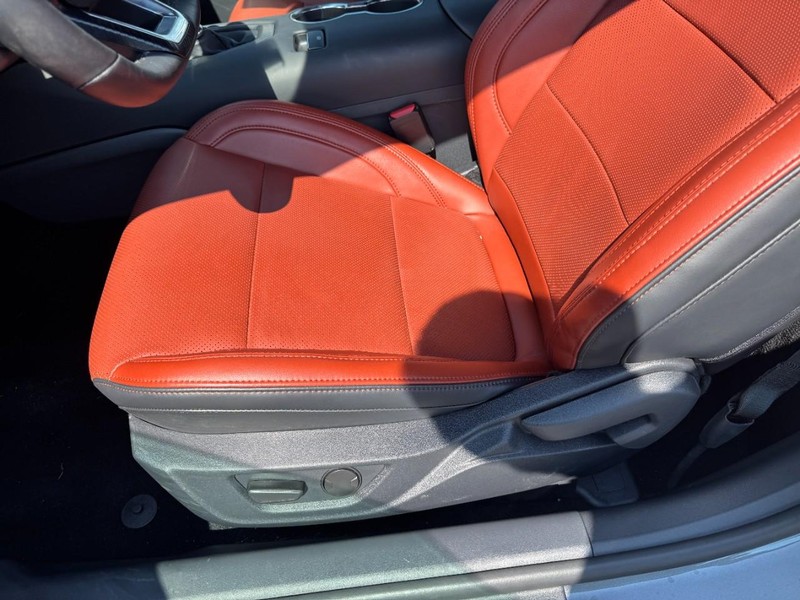 Ford Mustang Vehicle Full-screen Gallery Image 24