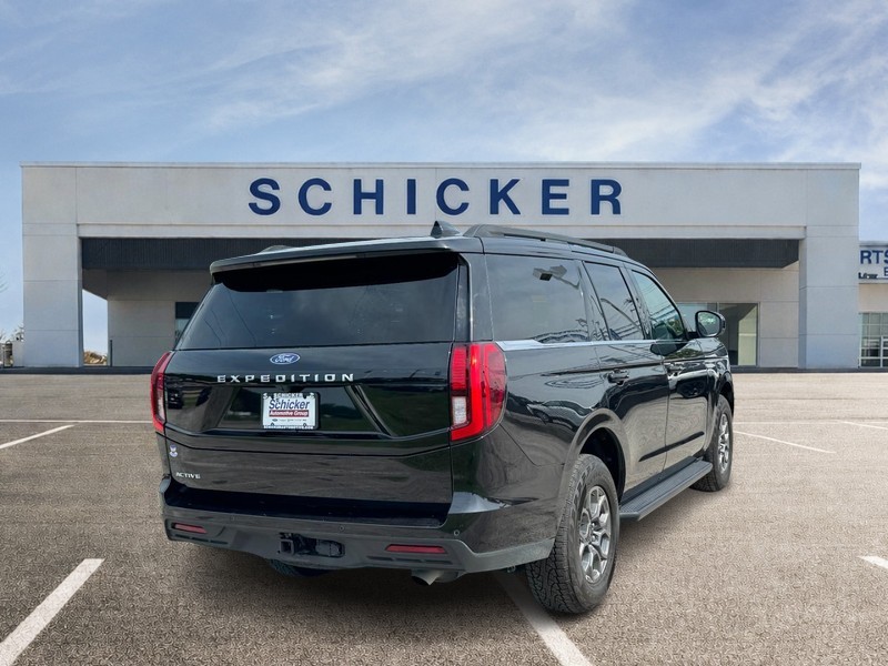 Ford Expedition Vehicle Full-screen Gallery Image 03