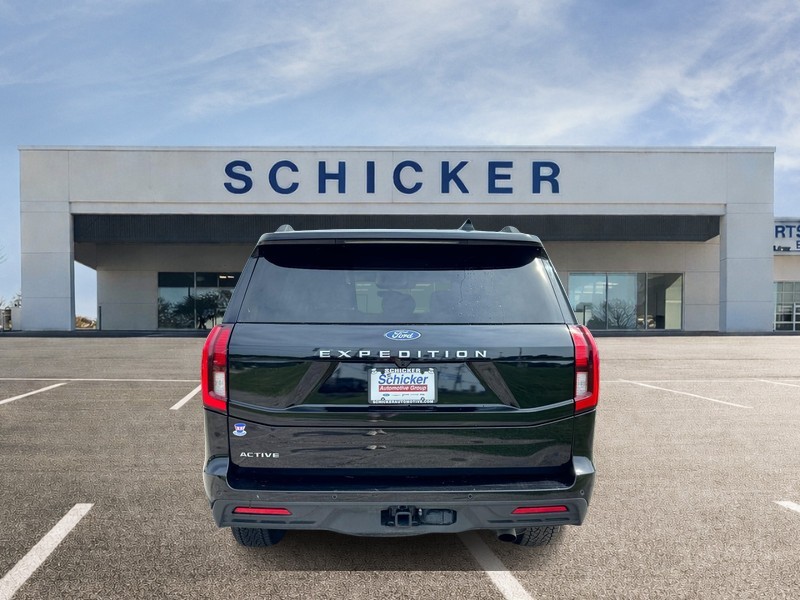 Ford Expedition Vehicle Full-screen Gallery Image 04