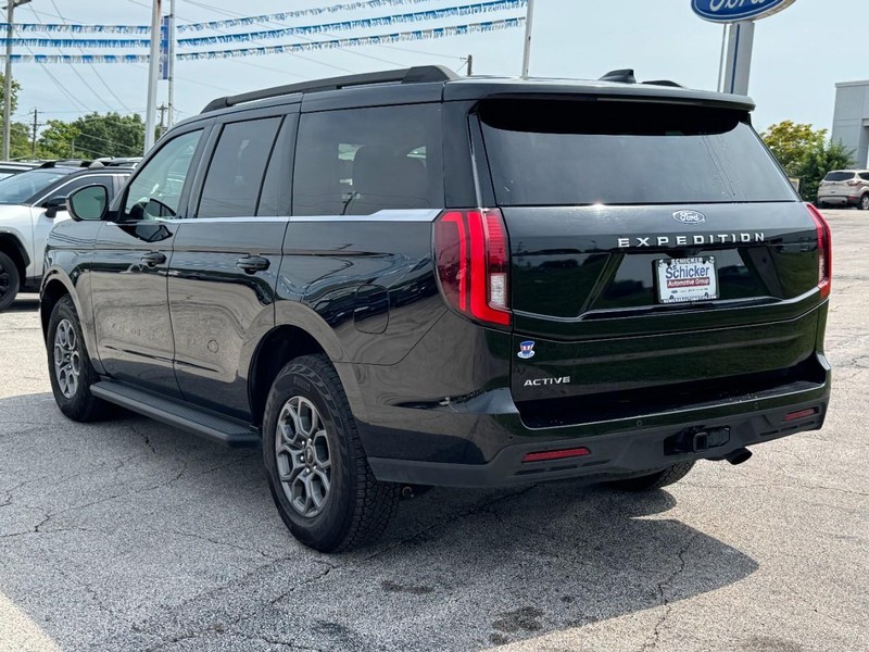 Ford Expedition Vehicle Full-screen Gallery Image 06