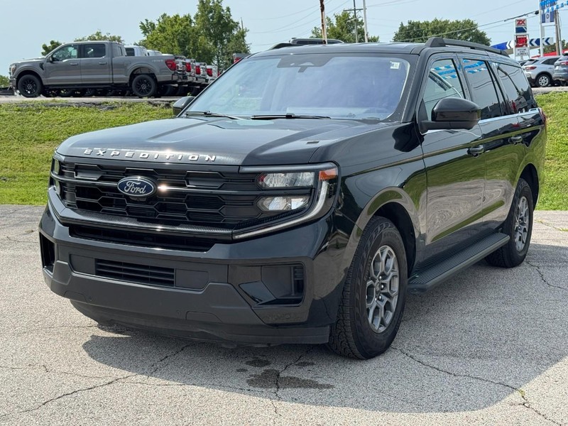 Ford Expedition Vehicle Full-screen Gallery Image 08